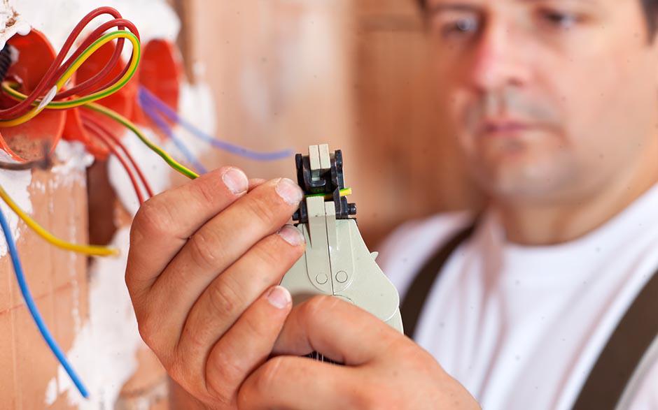 électricien dans le bâtiment Grigny