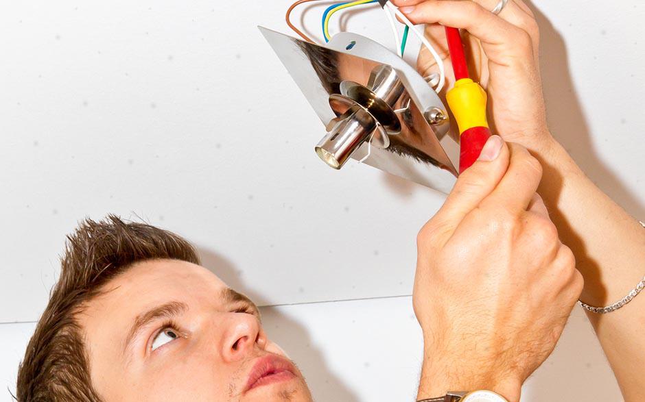 je recherche un électricien Les Mureaux
